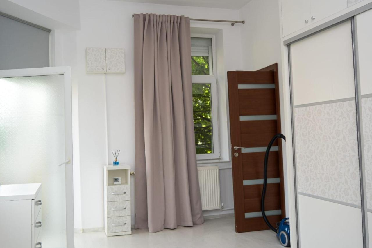 Cozzy Inn City Centre Constanta Bagian luar foto