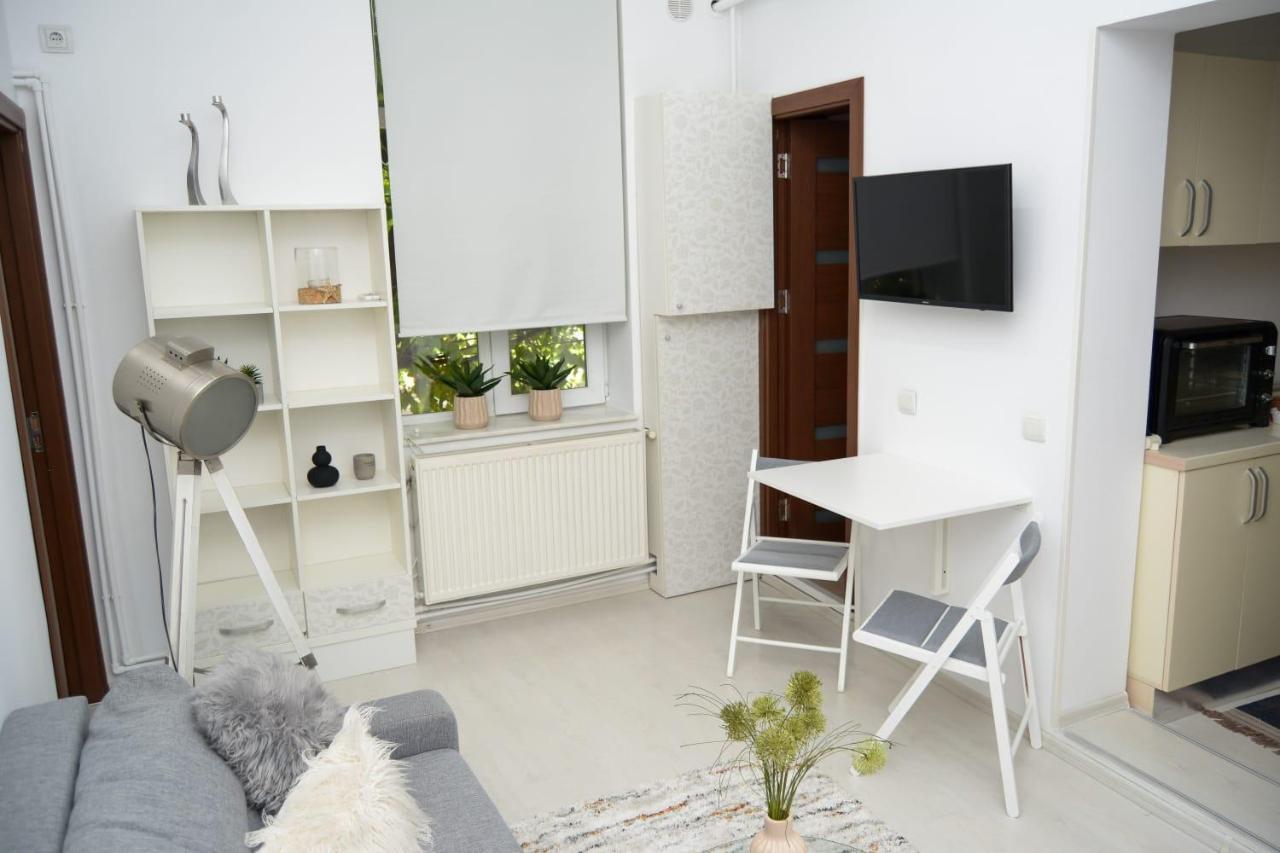 Cozzy Inn City Centre Constanta Bagian luar foto