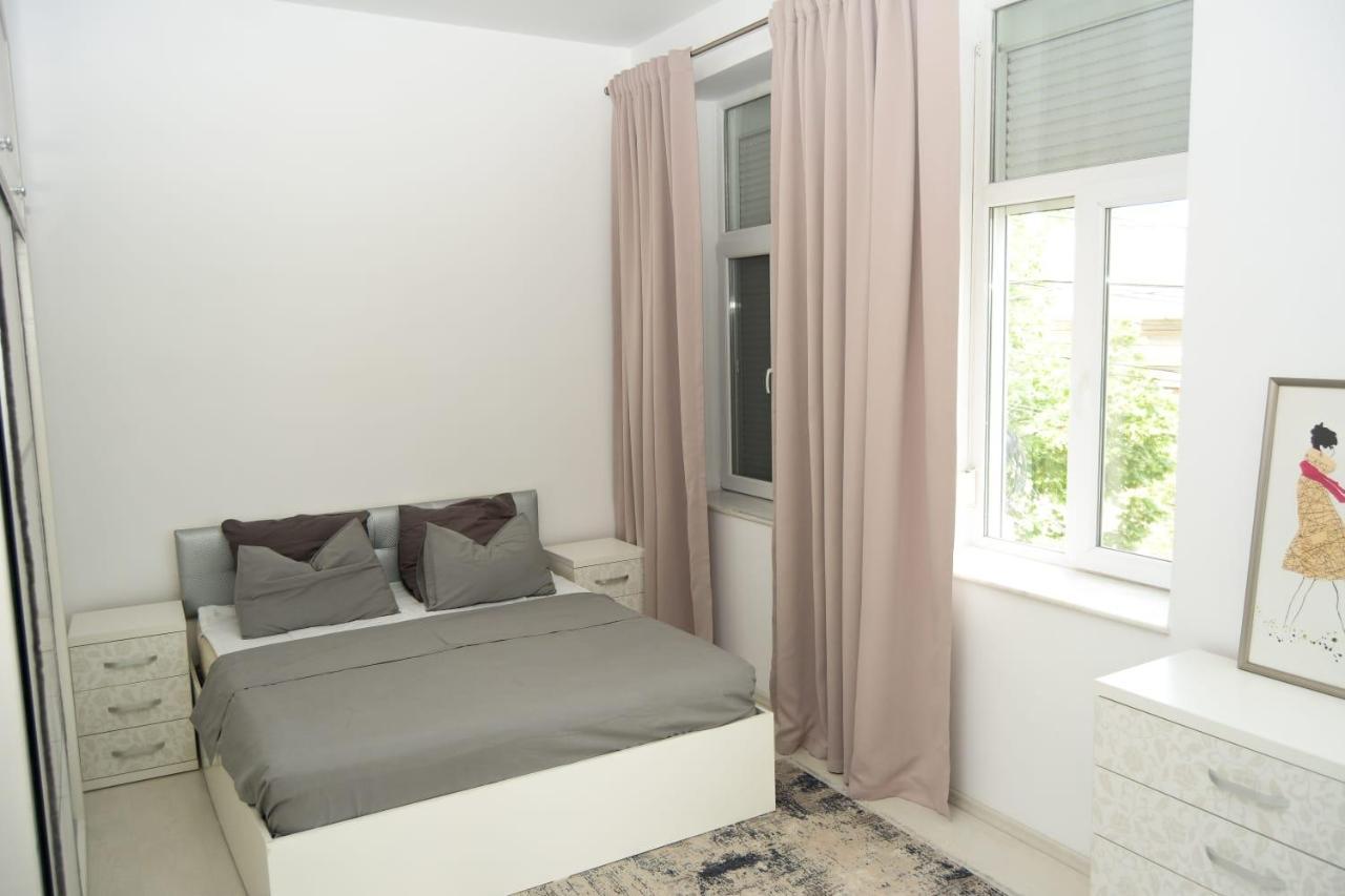 Cozzy Inn City Centre Constanta Bagian luar foto